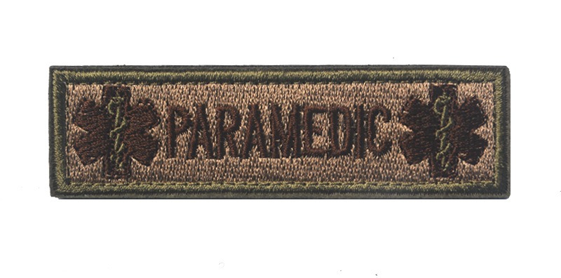 Bande de sauvetage internationale (bord vert sur fond de boue)