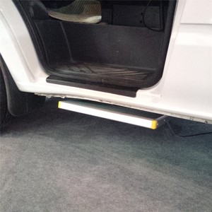 アルミニウム合金電気折りたたみ式キャンピングカーRVステップバンキャンピングカーキャンピングカーキャラバンサイドフォールドステップロード200kg滑り止め<span class=keywords><strong>LED</strong></span>ライト