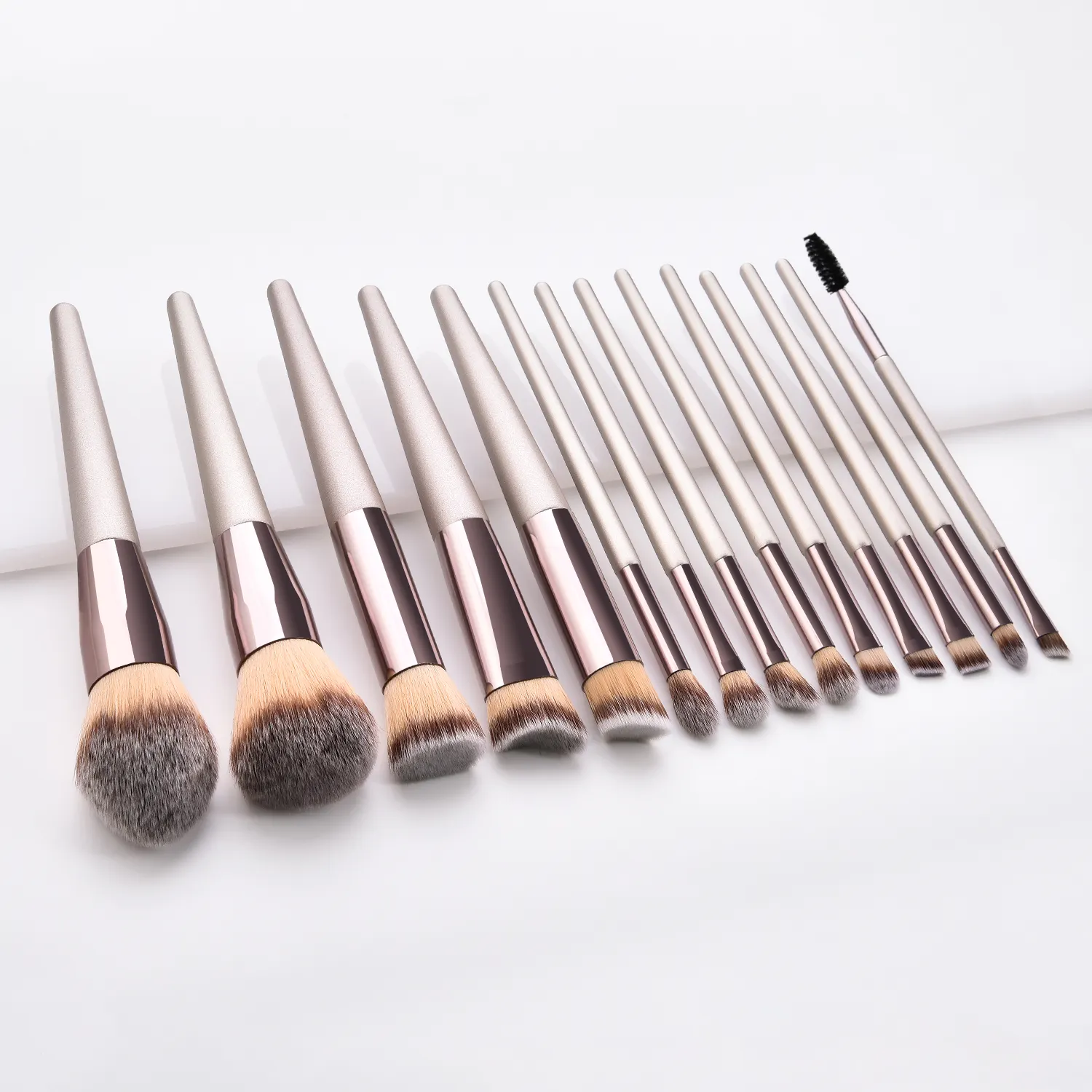 Best seller set di pennelli trucco all'ingrosso private label kit di cosmetici professionali morbidi e setosi cruelty free set di pennelli per il trucco