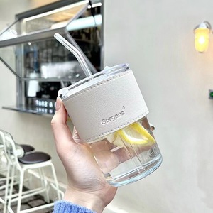 批发12盎司饮料水杯，带彩色皮革盖硼硅酸盐玻璃杯，带盖子和吸管