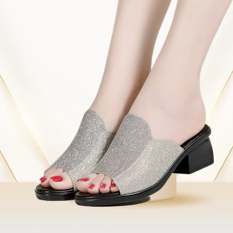 Neues Modus Damen-Sandalen und Hausschuhe mit dicken Absätzen und hohen Absätzen Sandalen Hausschuhe Luxus-Sandalen für Damen