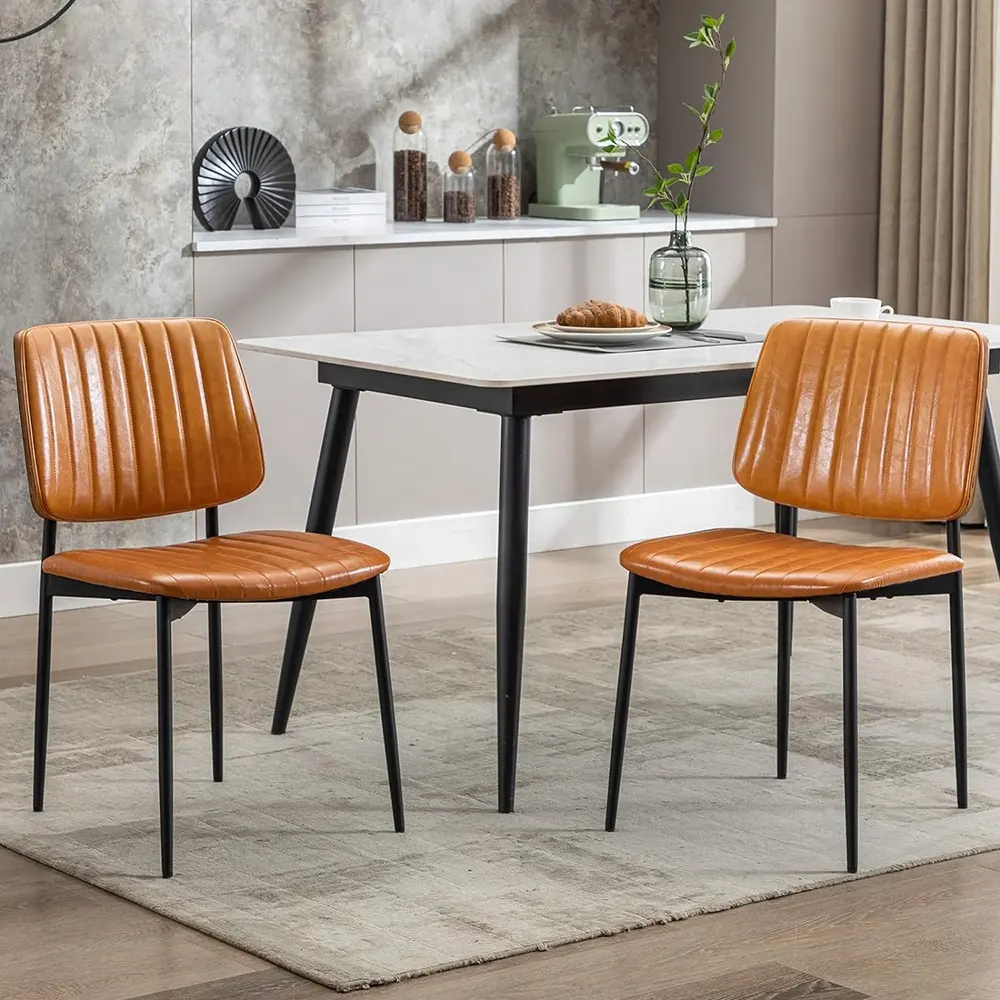 Sedie da pranzo in pelle marrone Set di 2 sedie da cucina senza braccioli con gambe in metallo schienale in legno curvato moderne sedie da pranzo