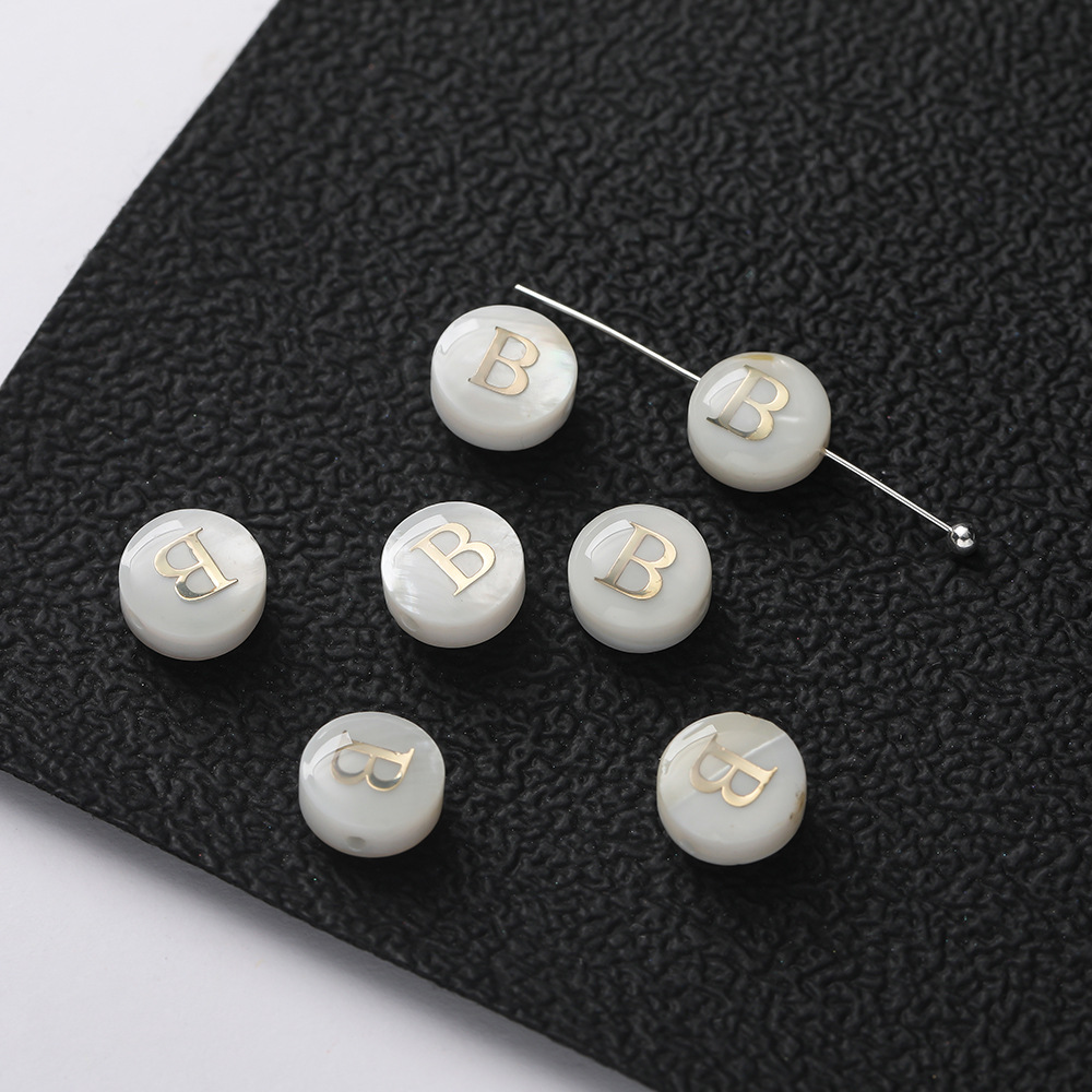 Perles lettres coquillages -- B