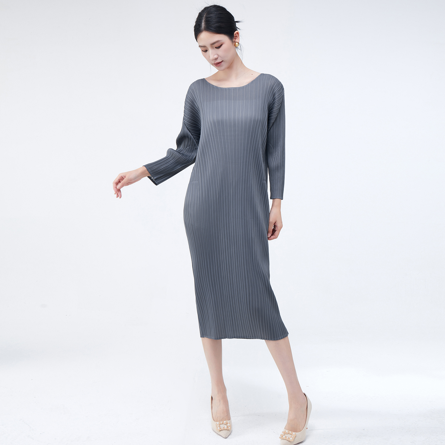 สีเทาเข้ม