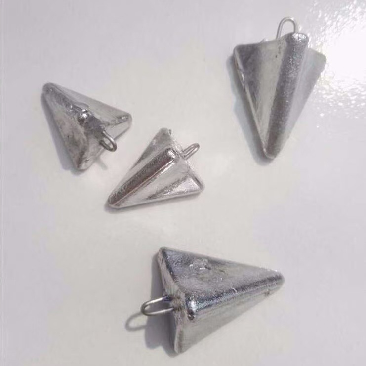Plomada triangular de plomo de 30 g con anilla.