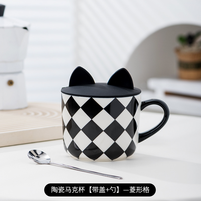 Diamond plaid mug with lid and spoon