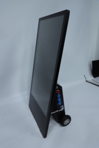 Macchina pubblicitaria esterna portatile da 32 pollici con batteria al litio integrata con ruote Digital Digital Signage Capacitive per uso ascensore - Product Image 2