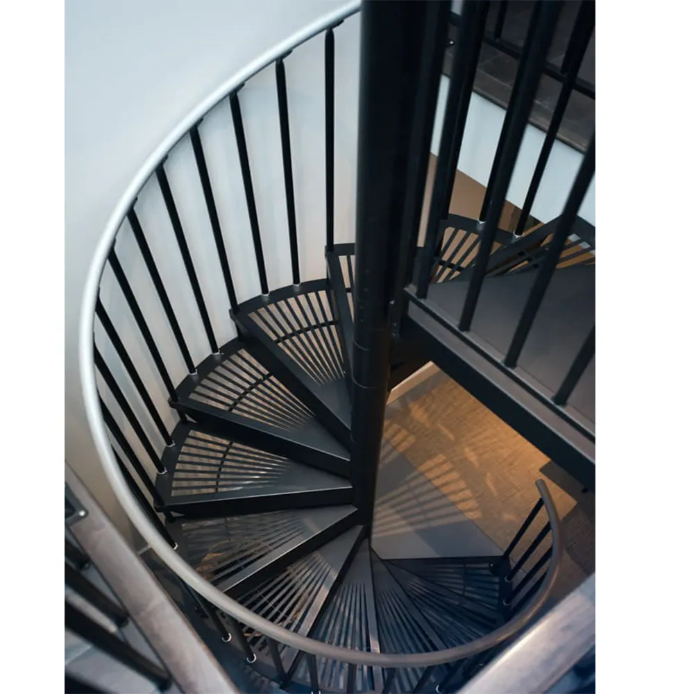 Installation facile, pont extérieur, escalier en spirale, escaliers ronds avec marches en plaque à carreaux