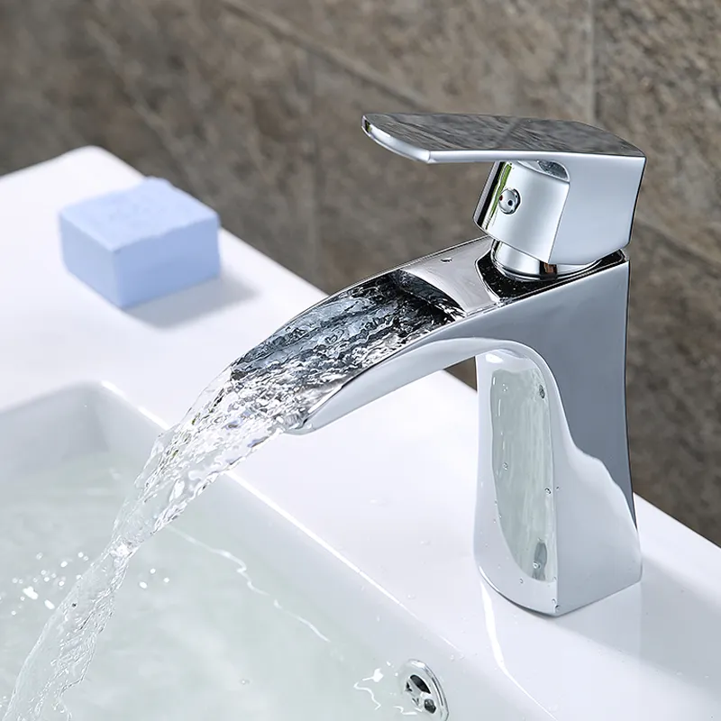 洗面器の蛇口モダンなバスルームミキサータップ真鍮洗面台の蛇口シングルハンドル