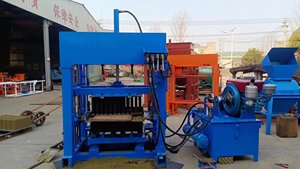 Mesin Pembuat Paving & Blok Berongga Hidrolik Diesel Suoteng <span class=keywords><strong>QT4</strong></span>-30 dengan Mesin & Gearbox - Product Image 4