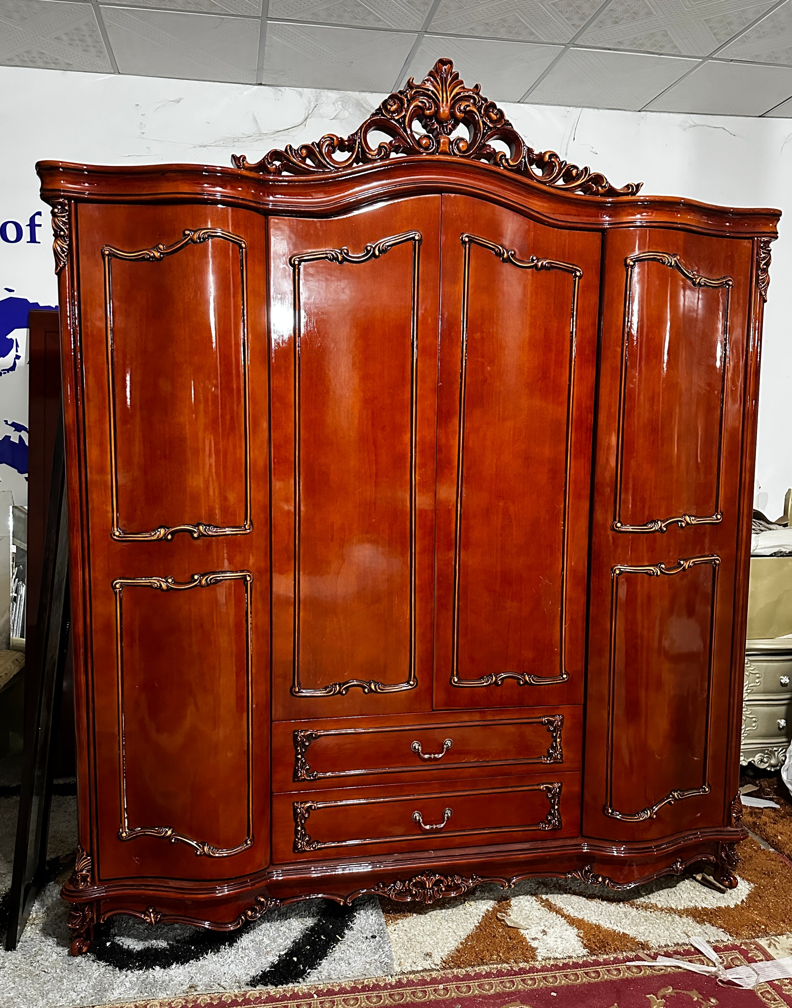 The door is a four-door wardrobe with a curved shape.