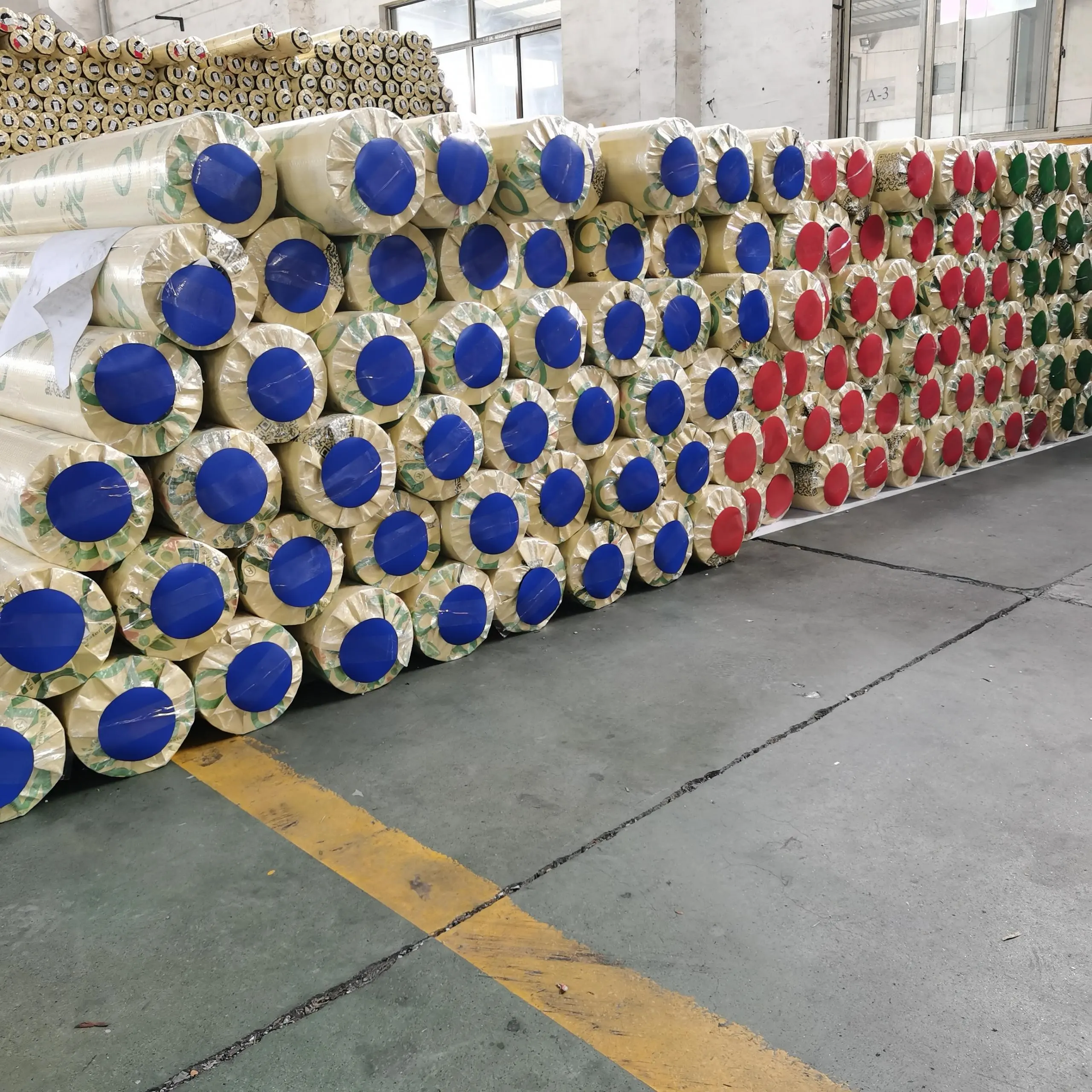סין יוניטרפ מפעל סיטונאי מלאי 610gsm 650gsm PVC משאית מטען אוהל סוכך ברזנט בגליל