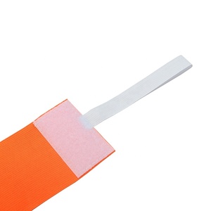 可用红色定制足球/足球队长手臂带钩环 - Product Image 5