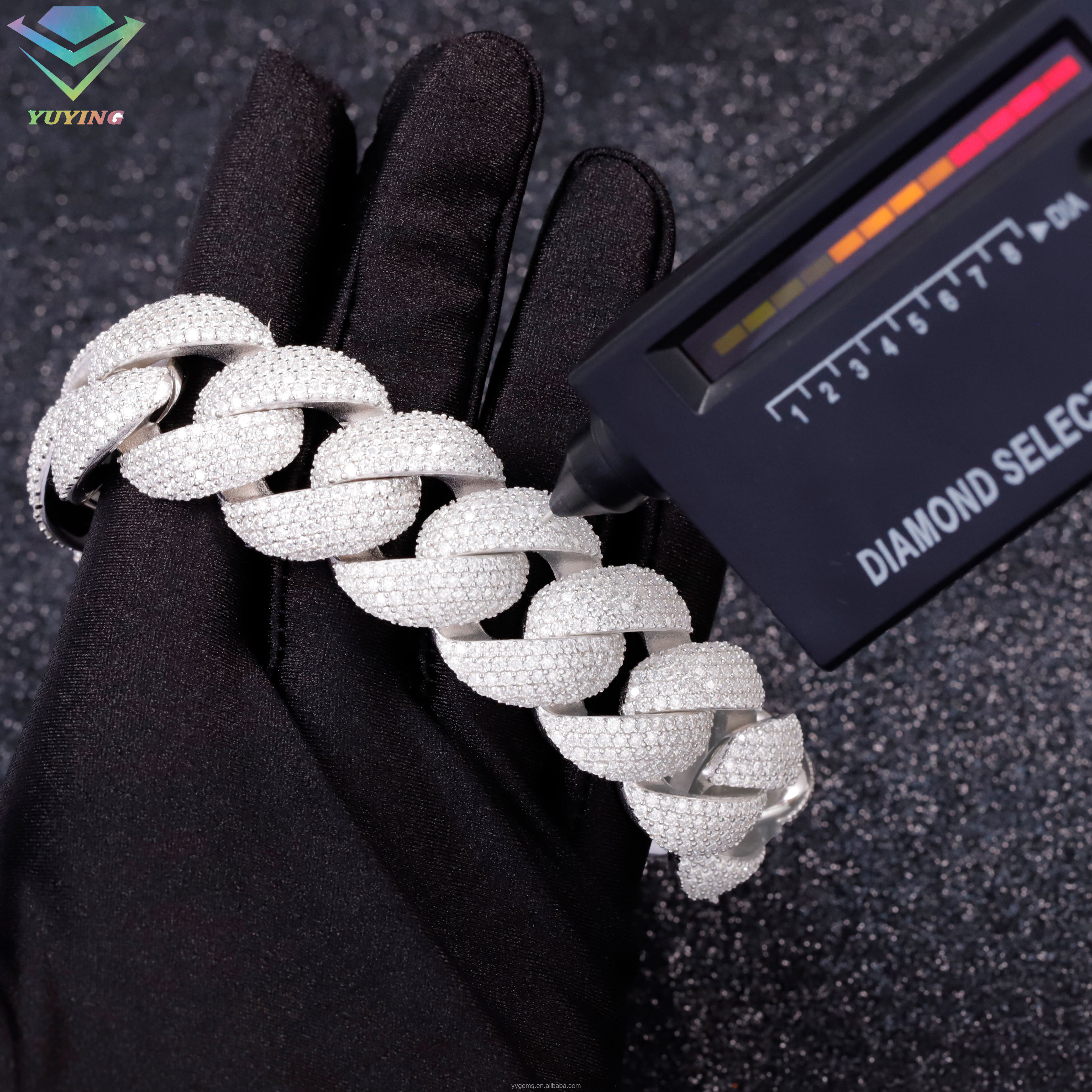 สร้อยข้อมือคิวบันโค้งสีขาว-22มม