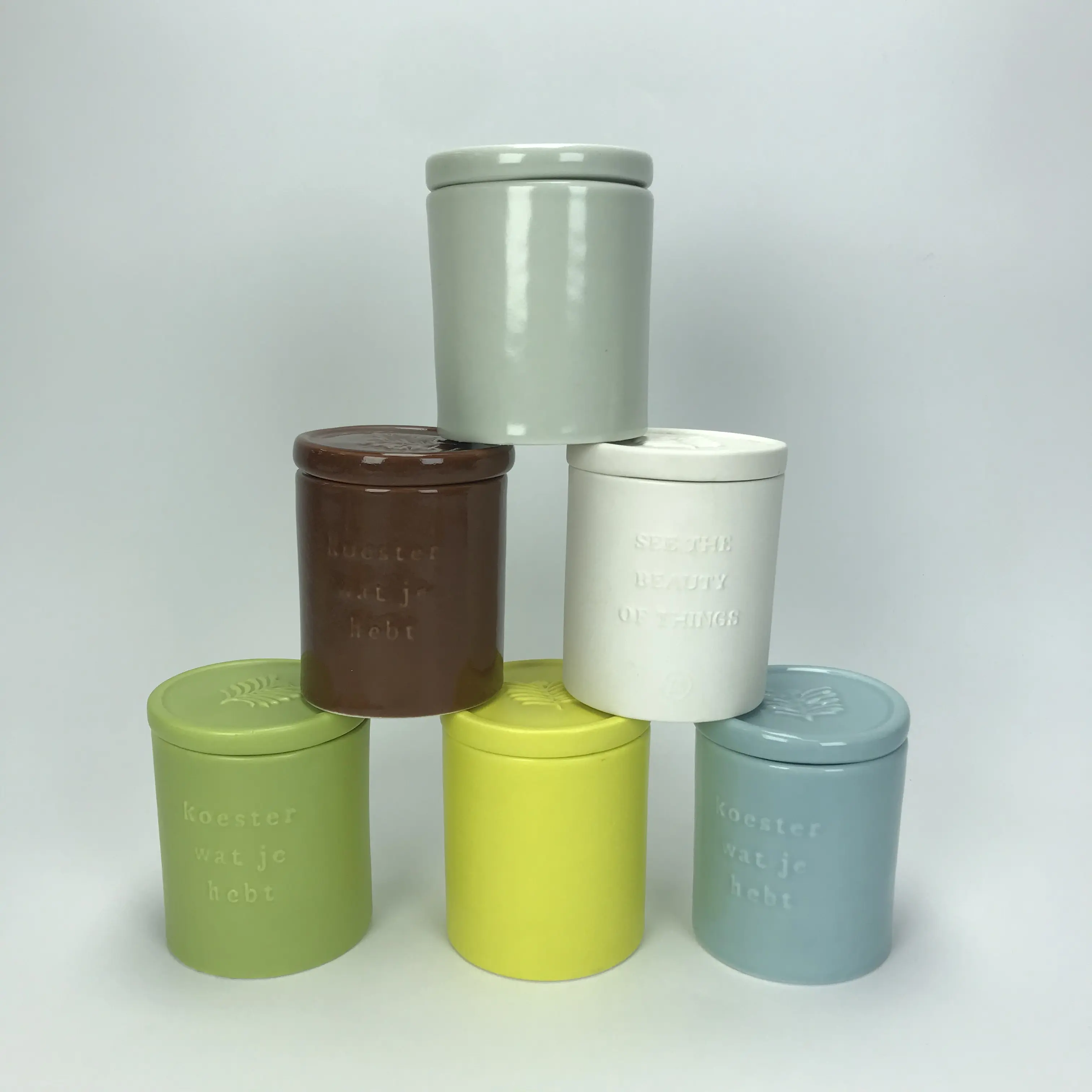 Pot Kecil Silinder Emboss Desain Porselen Mengisi Lilin Guci Lilin Pot dengan Penutup