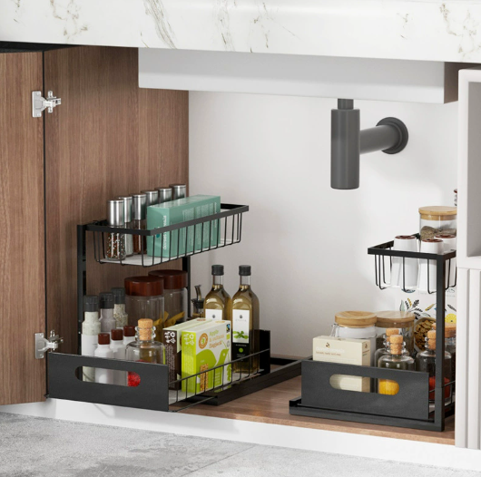 Deux ensembles en noir.