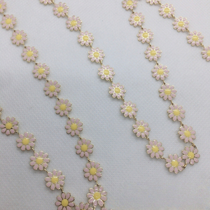Altın kaplama pirinç papatya bağlantı zinciri DIY kolye bilezik takı yapımı için renkli emaye çiçek zinciri takı bulguları