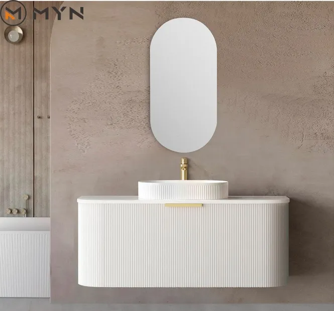 Avrupa tarzı oluk yivli beyaz otel tuvalet odası ahşap mobilya banyo dolabı sinterlenmiş taş Vanity ile LED ayna