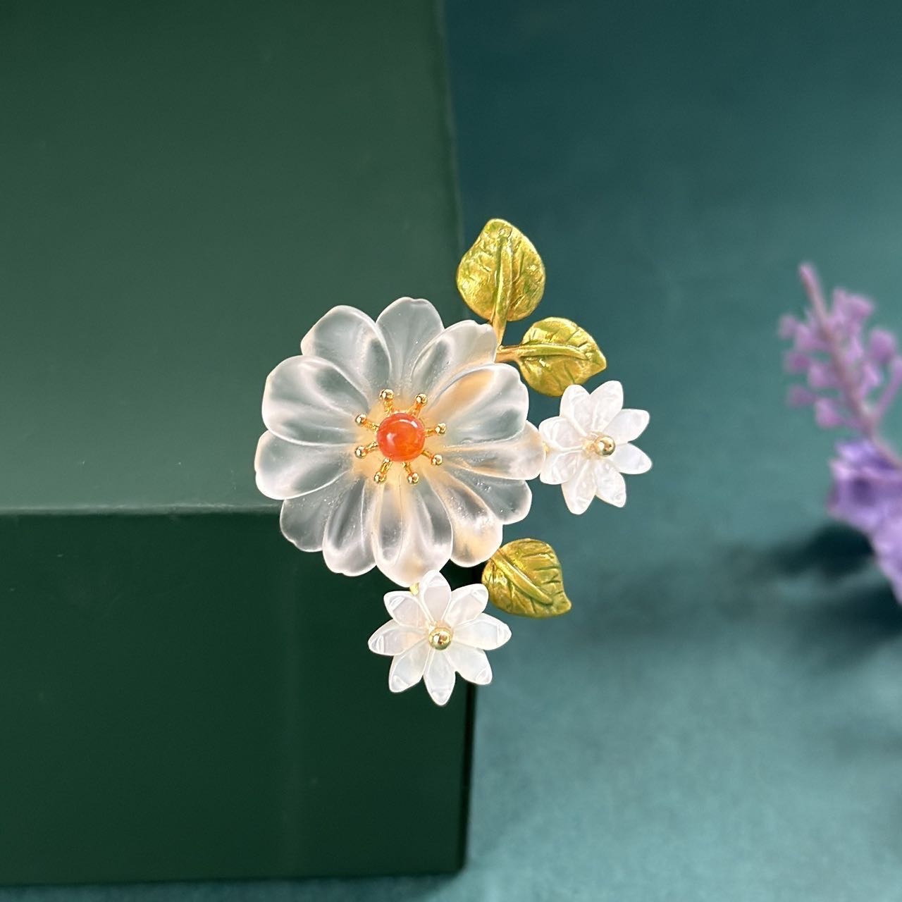Broche marguerite en cristal blanc