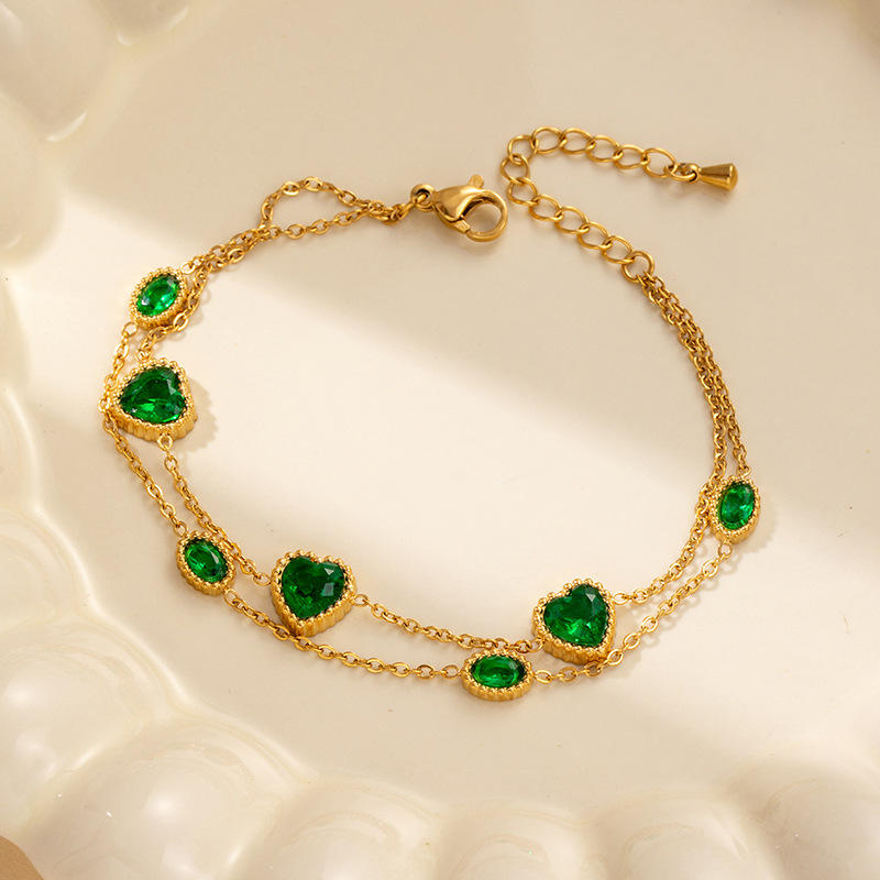 Heart-shaped green diamond bracelet
