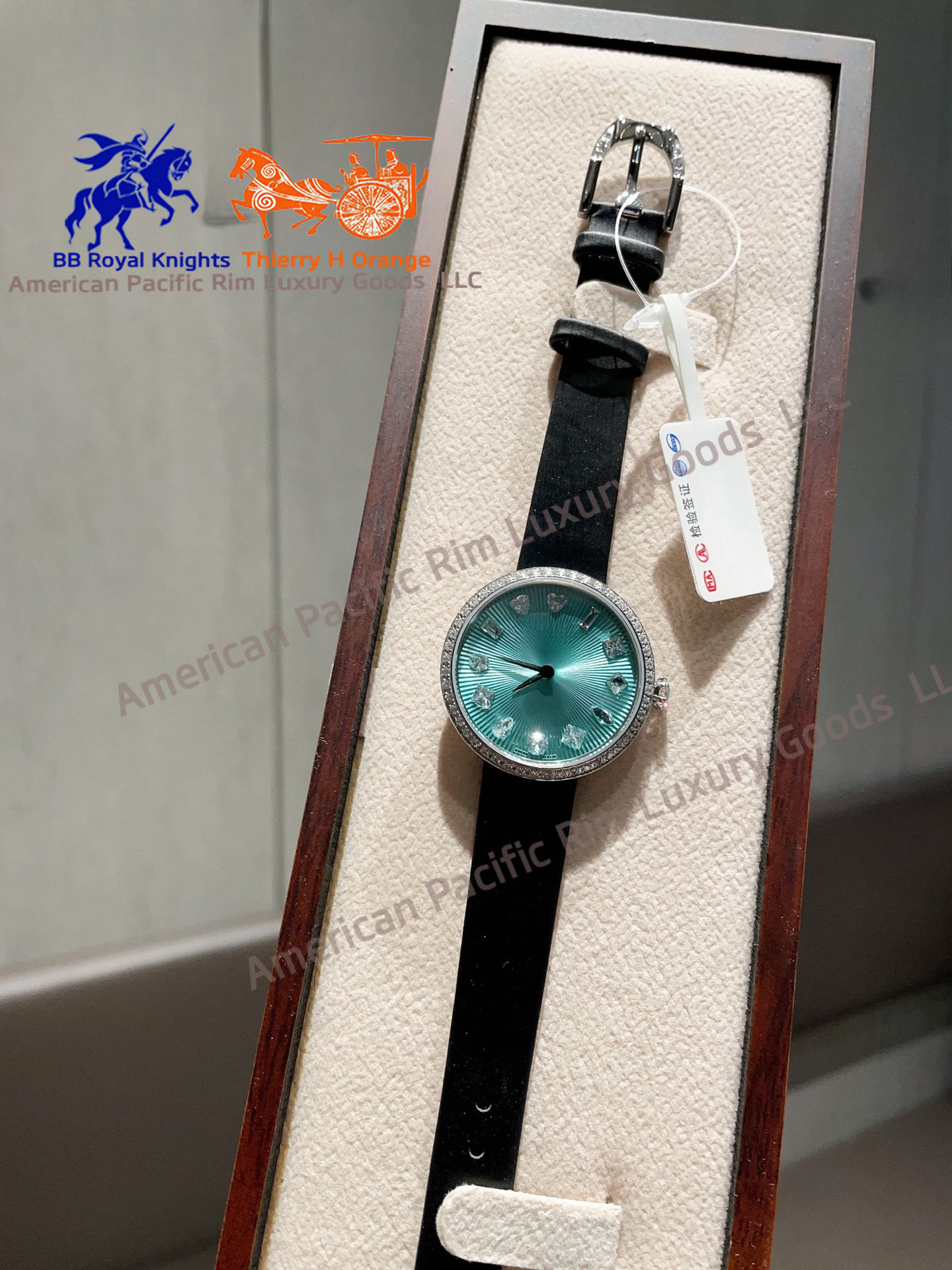 สีฟ้าอมเขียวเข้ม