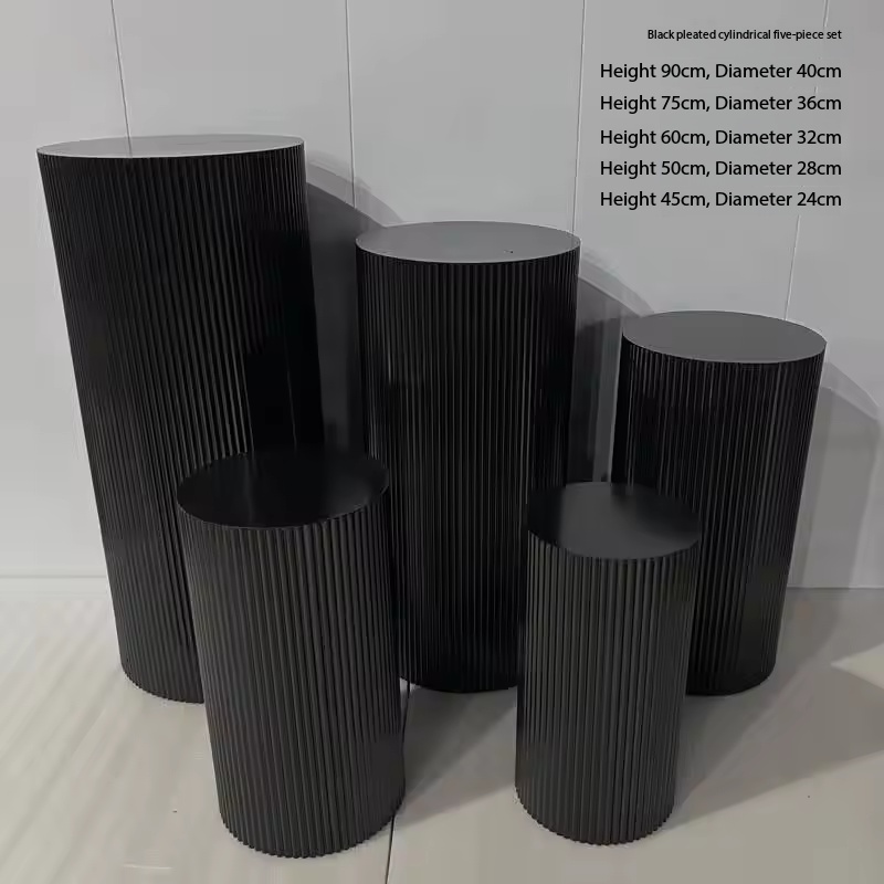 Ensemble de cinq tables à dessert cylindriques plissées noires
