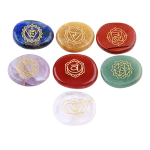 Şifa seti taş hediyeler kazınmış çakra sembolleri Yoga meditasyon için yedi adet pürüzsüz taş Set - Product Image 2