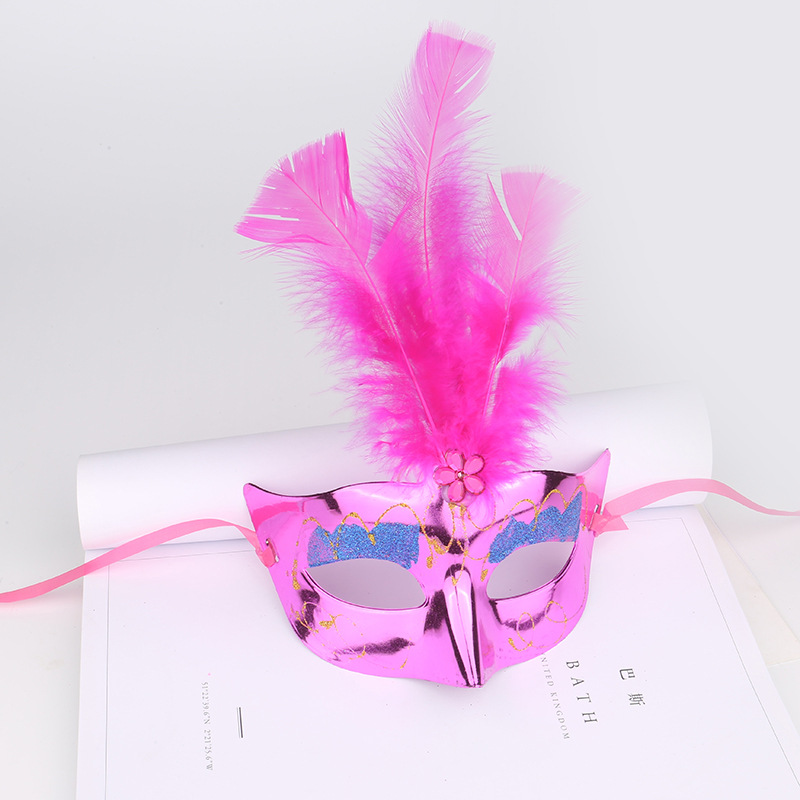 Maschera di piume non luminosa-rosa rossa