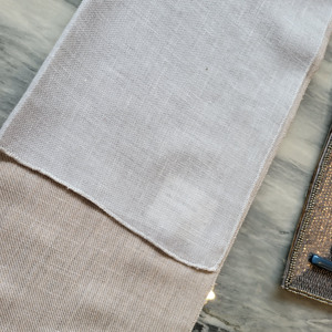 Échantillon de tissu de rideaux et de cantonnières en dentelle à motif floral délicat - Product Image 3