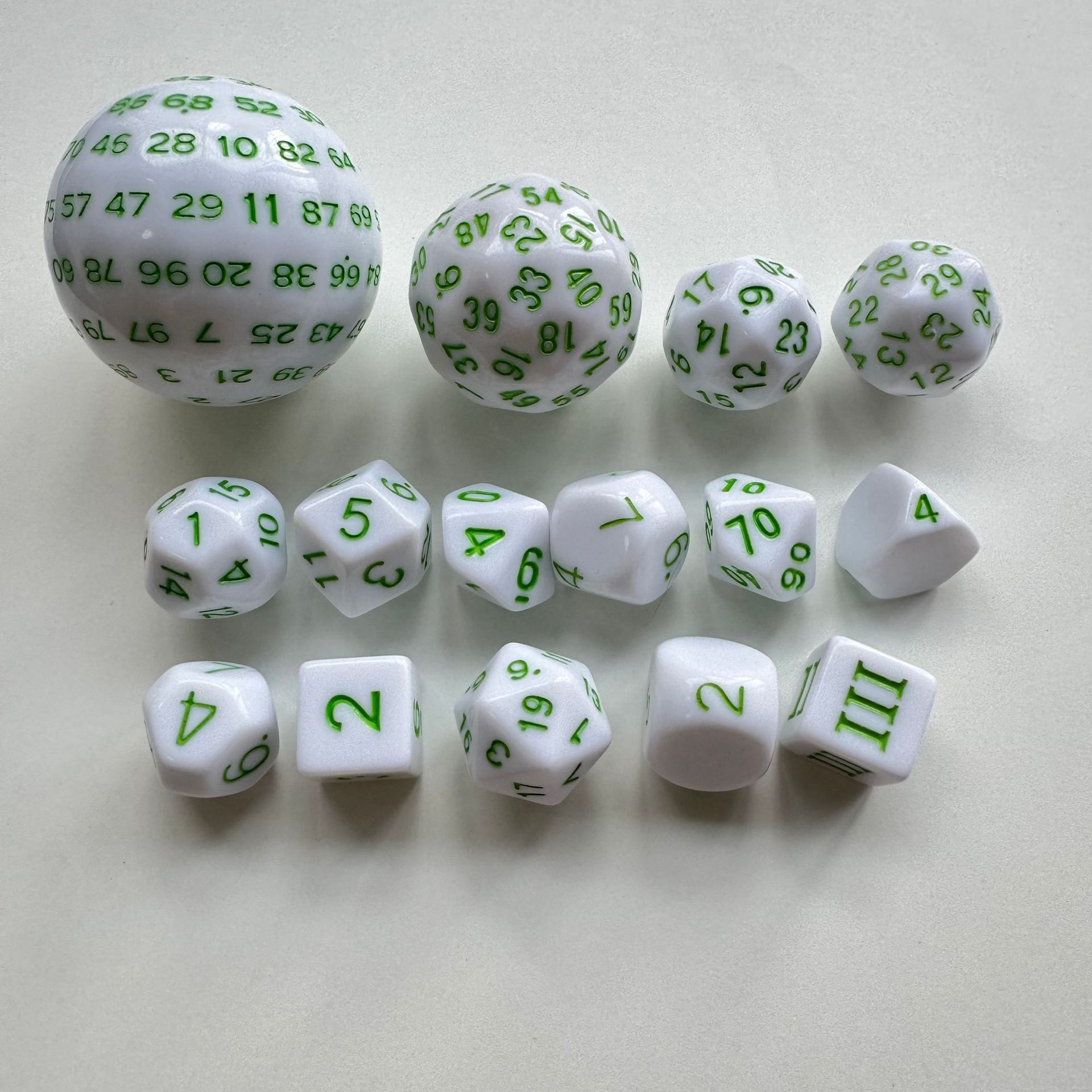 Set of 15 white dots with green oil