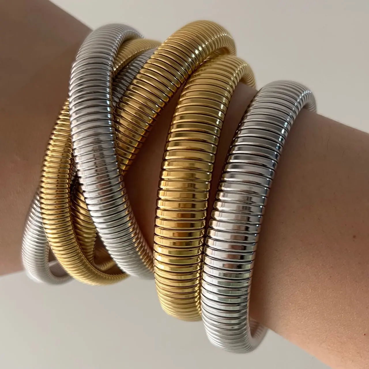 Brazaletes de cadena de serpiente elásticos de declaración gruesa, ropa de calle exagerada, brazalete de acero inoxidable que no se deslustra, joyería