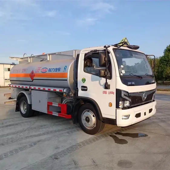 מכירה לוהטת Dongfeng 10000 ליטר Camion Citerne 4*2 מיני שמן דלק מכלית משאית למכירה
