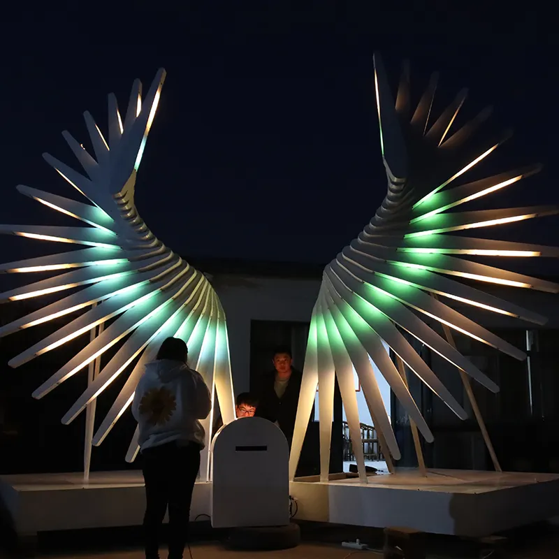 Accesorios interactivos de actividades, alas de alambre de metal con luces para decoración de eventos