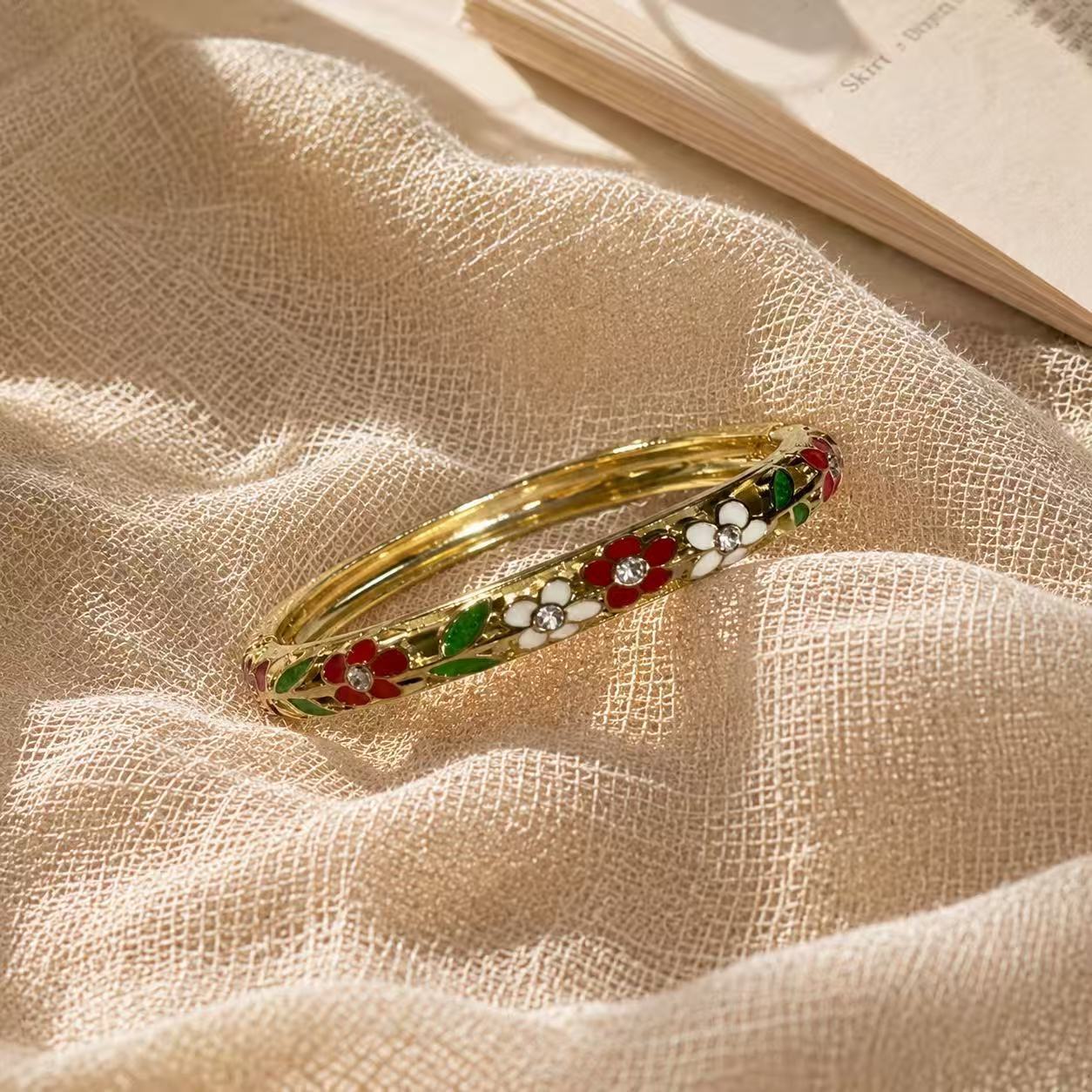 Green leaves-white and red