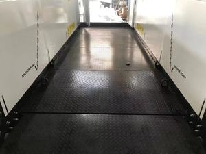Plataforma de carga y descarga retráctil para transporte de material