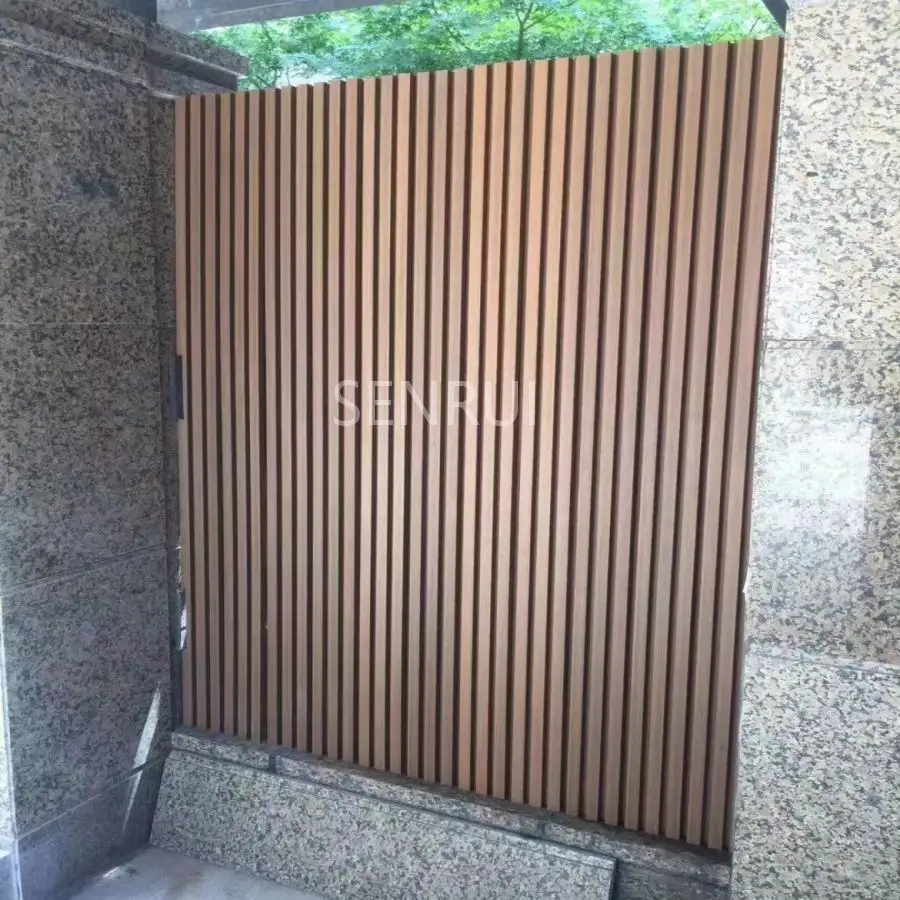 Panneau composite en bois de vente chaude pour la décoration intérieure et extérieure Panneaux muraux en bois plastique WPC