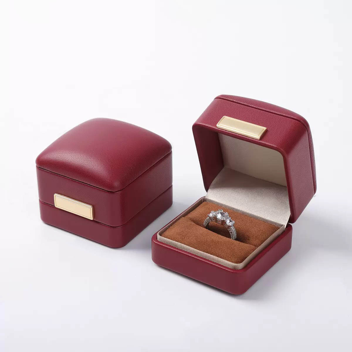 boîte à bagues rouge