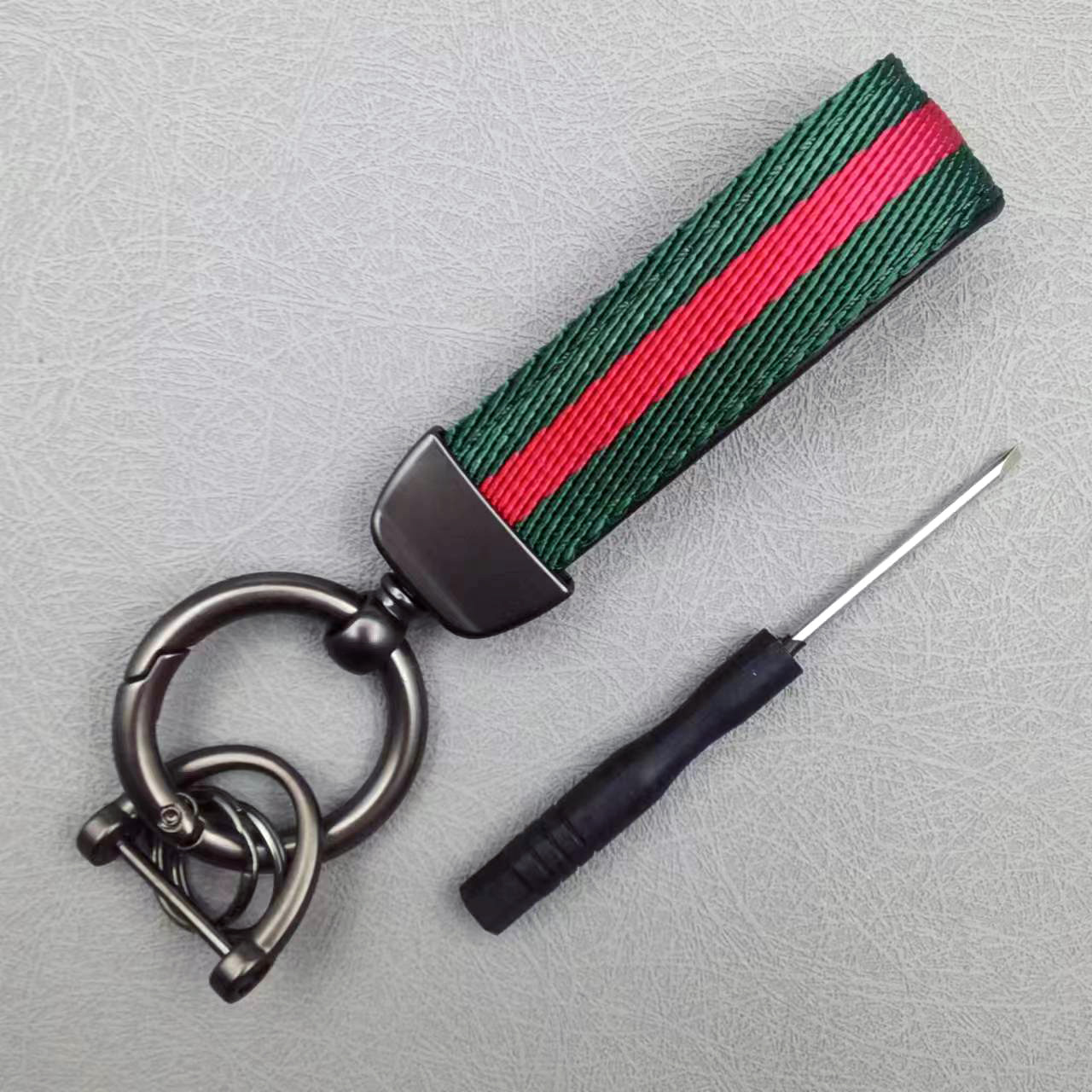 Ruban rouge et vert avec tournevis