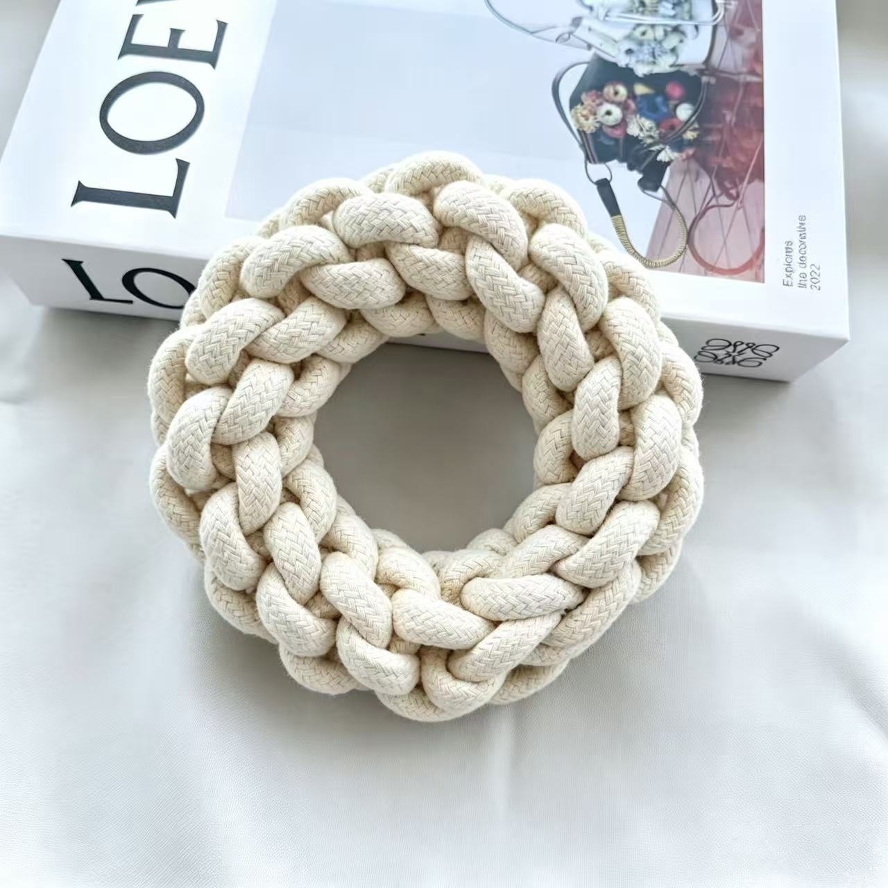 Off-white ring, 185g, 14cm