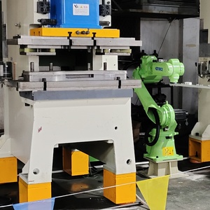 Brazo robótico de 6 ejes para máquina de grabado de carpintería CNC de apilamiento, carga y pulverización de torno