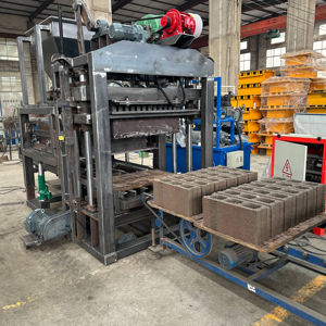 เครื่องทำบล็อกซีเมนต์คอนกรีตกลวงสำหรับ8000ชิ้นต่อวันเครื่องทำอิฐปูผิวทางอัตโนมัติ - Product Image 2