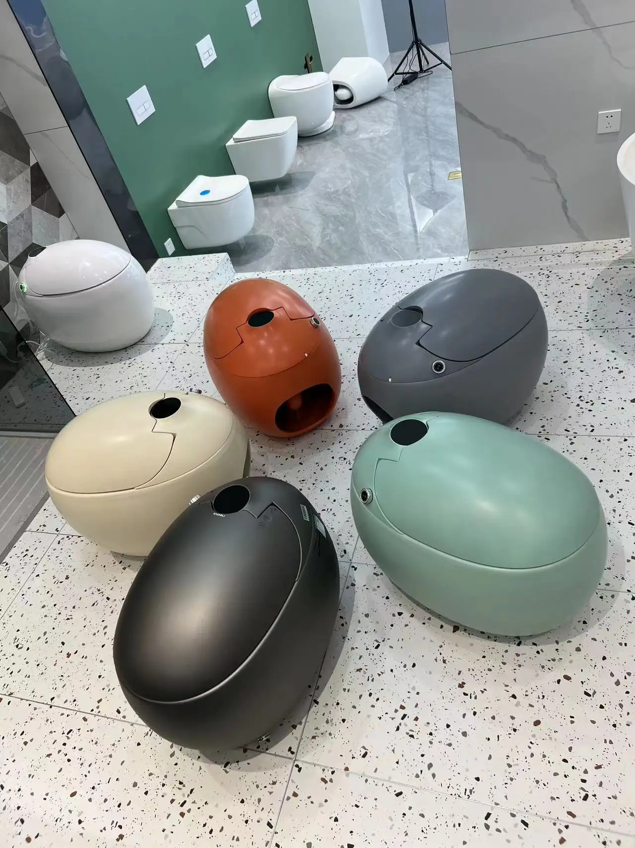 Nouveau Style Design Wc Set Salle de Bain Luxe WC Smart toilette avec réservoir d'eau intégré Egg forme intelligent toilette
