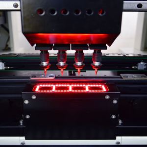拾取和放置 SMT 设备自动 <span class=keywords><strong>PCB</strong></span> 机器二手 SMT 机器最好的拾取和放置 HW-T4SG-50F 轨道 + 4 头