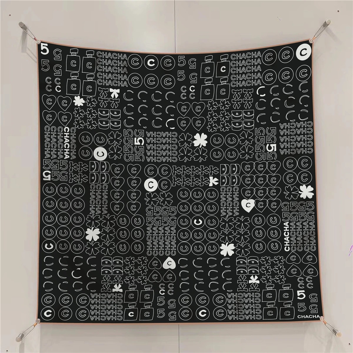 S1796 trébol de cuatro hojas negro