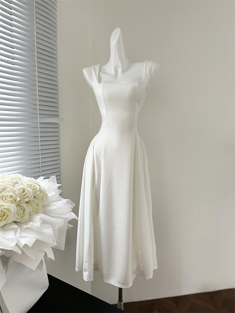 Stile lungo bianco