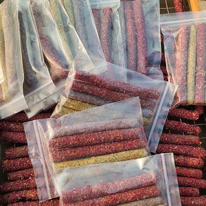 宠物用品天然宠物食品兔子零食仓鼠宠物零食健康兔子咀嚼玩具兔草棒不同口味