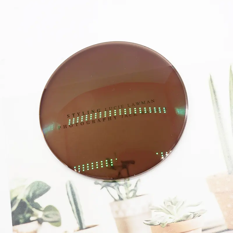 Maat en gros vente chaude 1.56 simple vision photo brun foncé HMC AR revêtement lentilles photochromiques