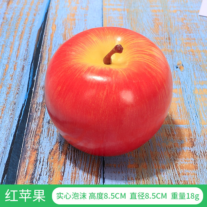 Une seule pomme rouge