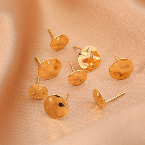 Diy küpe kulak pin aksesuarları nokta toptan dalga desen pürüzsüz tek delik yuvarlak pirinç küpe gerçek altın renk tutma