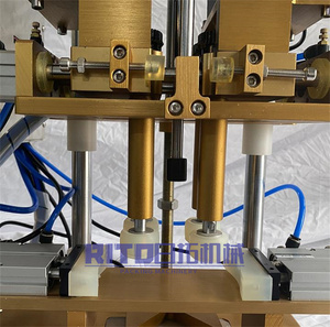 Tappatrice Semi automatica, tappatrice a spruzzo, tappatrice a vite